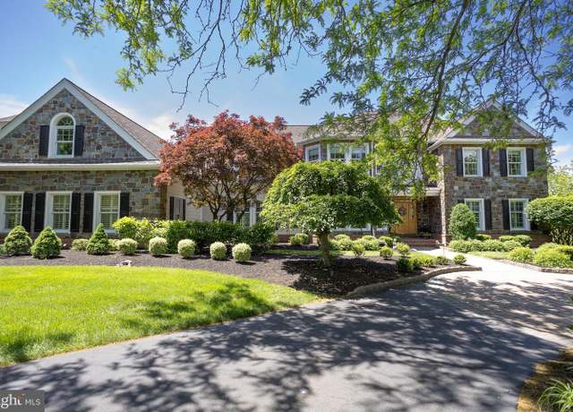 Property at 9 Greenbriar Cir, Newtown, PA 18940, 6 beds, 6.5 baths