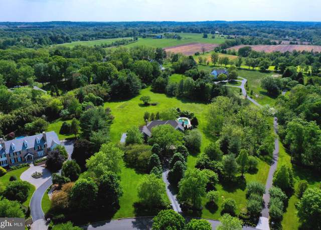 Property at 9 Greenbriar Cir, Newtown, PA 18940, 6 beds, 6.5 baths
