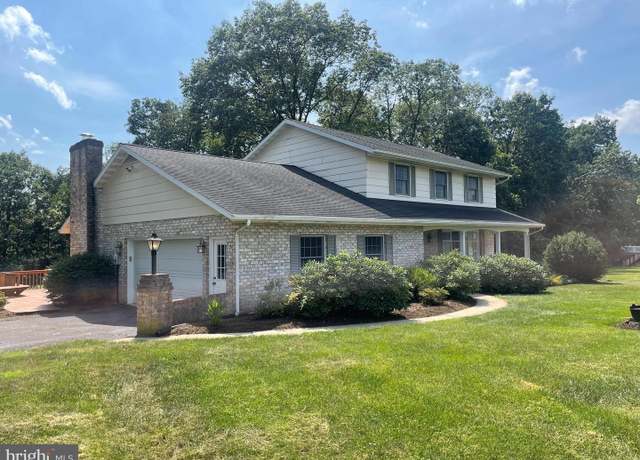 Property at 1734 Blakewood Dr, Chambersburg, PA 17201, 2 beds, 2.5 baths