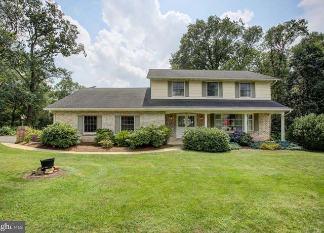 Property at 1734 Blakewood Dr, Chambersburg, PA 17201, 3 beds, 2.5 baths