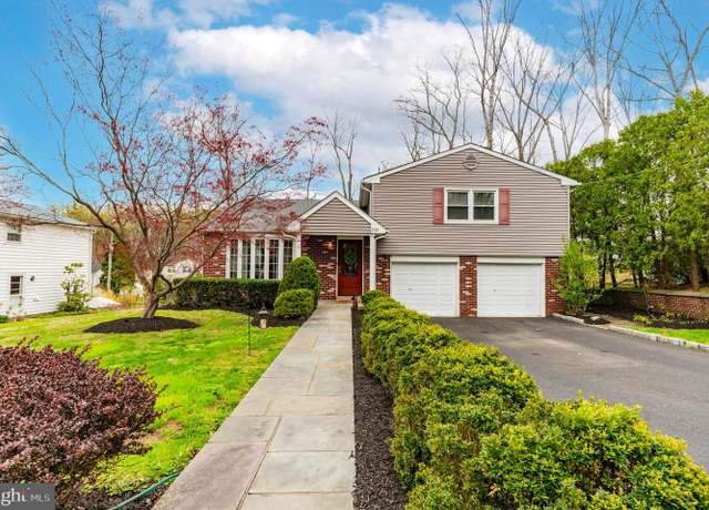 Property at 3221 Ayr Ln, Dresher, PA 19025, 3 beds, 2.5 baths