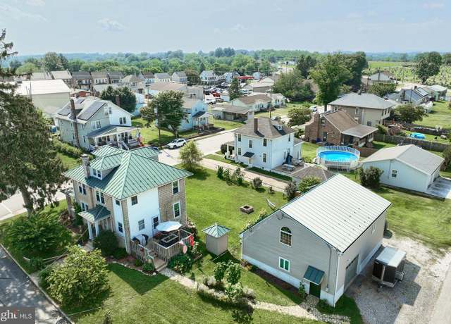 Property at 401 W Maple St, Dallastown, PA 17313, 4 beds, 1.5 baths