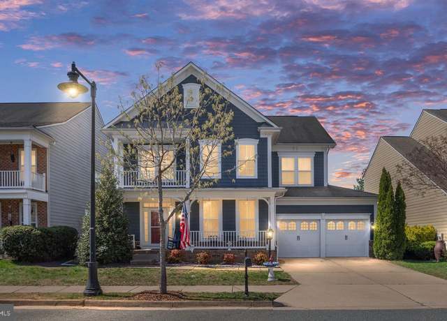 Property at 1112 Pickett St, Fredericksburg, VA 22401, 5 beds, 3.5 baths
