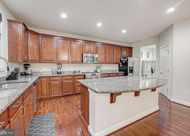 Property at 2216 Turnbuckle Ln, Woodbridge, VA 22191, 5 beds, 3.5 baths