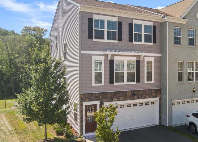 Property at 8773 Elsing Green Dr, Manassas, VA 20112, 3 beds, 3.5 baths