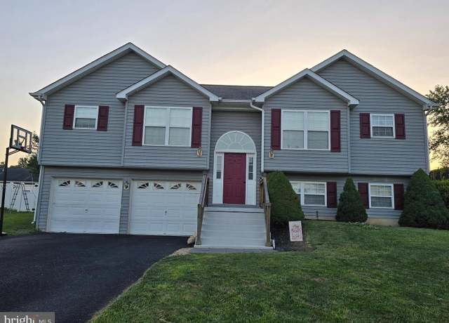 Property at 28 Expedition Ct, Martinsburg, WV 25403, 3 beds, 2 baths