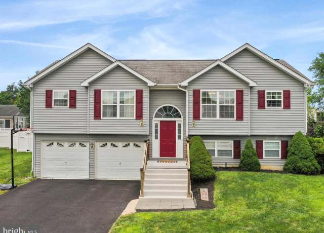 Property at 28 Expedition Ct, Martinsburg, WV 25403, 3 beds, 2 baths