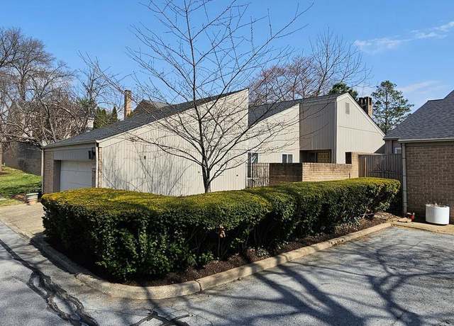 Property at 19117 Brooke Grove Ct, Gaithersburg, MD 20886, 3 beds, 2 baths