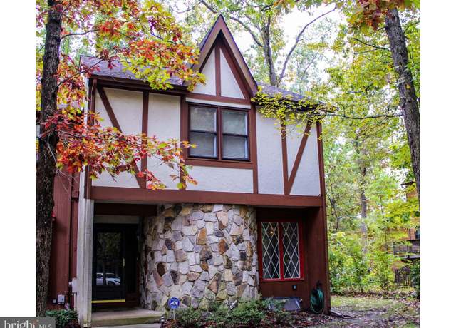 Property at 311 Byron Ct, Sicklerville, NJ 08081, 2 beds, 2.5 baths