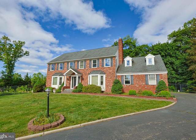 Property at 1 Willow Brook Ln, Annandale, NJ 08801, 4 beds, 2.5 baths