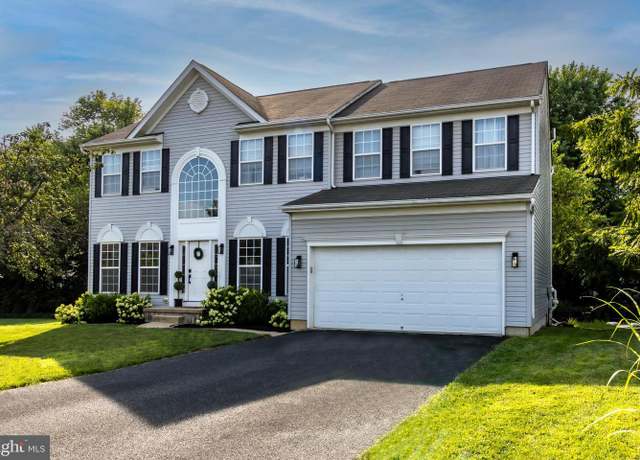Property at 1121 Pine Ct, York, PA 17408, 5 beds, 3.5 baths