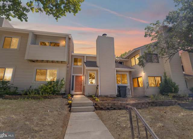 Property at 2203 Saunders Dr, Herndon, VA 20170, 2 beds, 1.5 baths