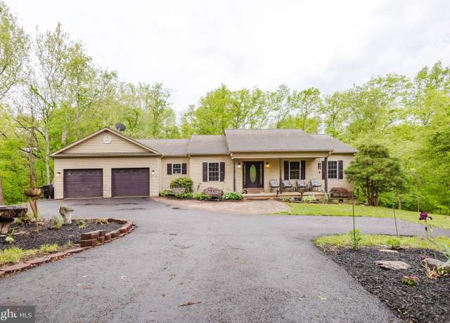 Property at 333 White Oaks Dr, Martinsburg, WV 25401, 4 beds, 3.5 baths