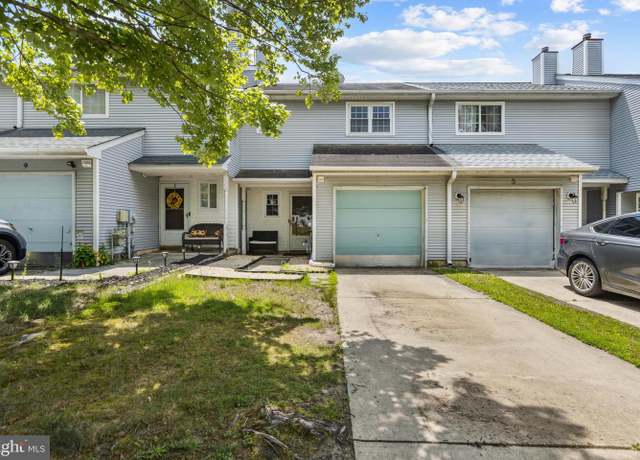 Property at 7 Regency Dr, Mount Holly, NJ 08060, 2 beds, 1.5 baths