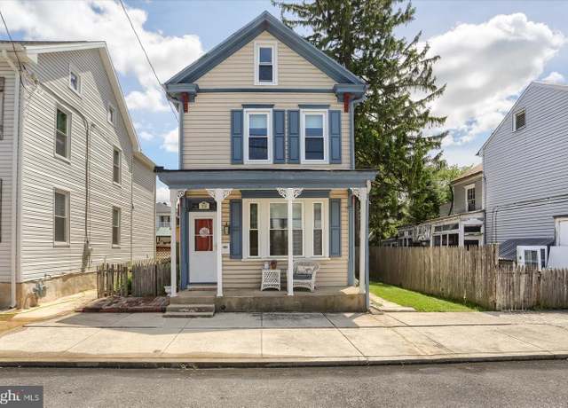 Property at 26 E Keller St, Mechanicsburg, PA 17055, 3 beds, 1.5 baths
