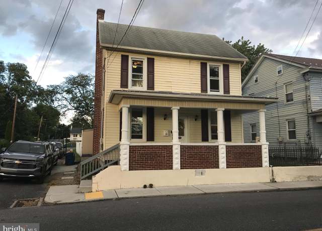 Property at 100 Dock St, Middletown, PA 17057, 3 beds, 1.5 baths