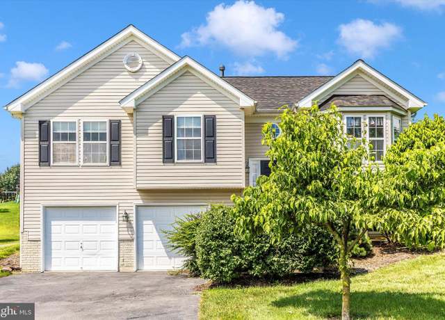 Property at 2455 Orion Dr, Chambersburg, PA 17202, 3 beds, 2 baths
