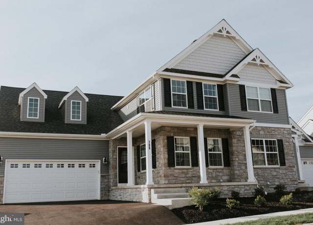 Property at 1231 Hershey Ln, Lancaster, PA 17601, 3 beds, 2.5 baths