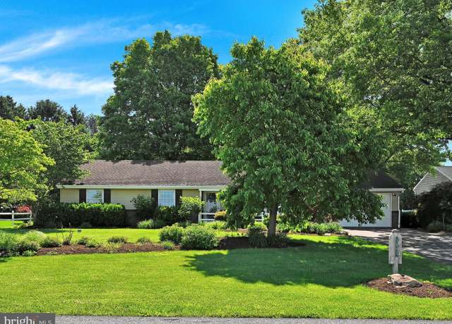 Property at 1043 E Meadow Rd, Manheim, PA 17545, 3 beds, 1.5 baths
