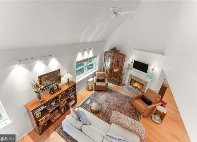 Property at 237 W Montgomery Ave Unit 3K, Haverford, PA 19041, 3 beds, 2.5 baths