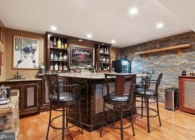 Property at 2534 E Somerset St, Philadelphia, PA 19134, 4 beds, 4.5 baths