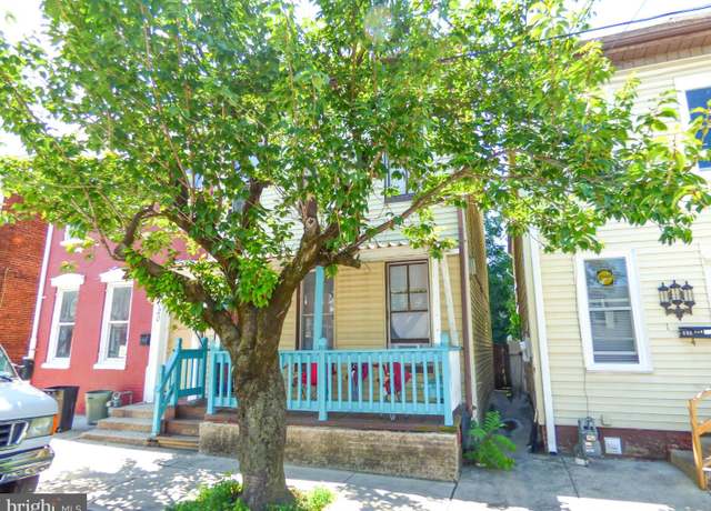 Property at 122 N Penn St, York, PA 17401, 4 beds, 1 bath