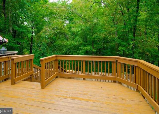 Property at 1120 Stevenson Ct, Herndon, VA 20170, 3 beds, 3.5 baths