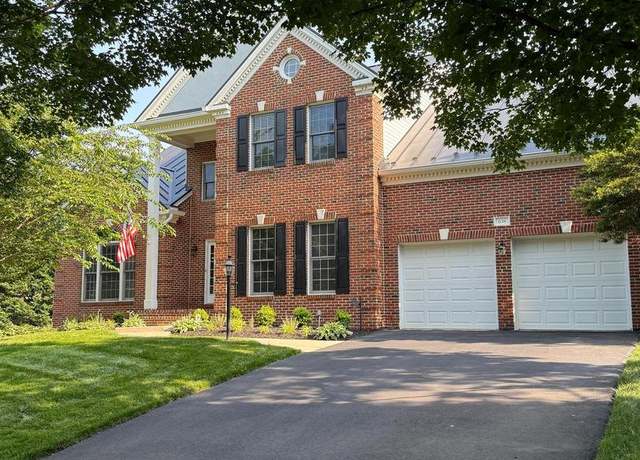 Property at 638 Meade Dr SW, Leesburg, VA 20175, 4 beds, 4.5 baths