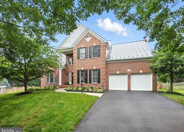 Property at 638 Meade Dr SW, Leesburg, VA 20175, 4 beds, 4.5 baths