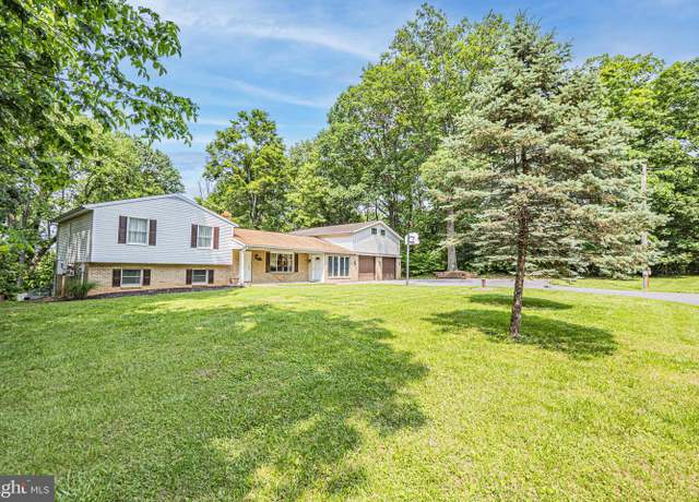 Property at 165 Chesley Dr, Falling Waters, WV 25419, 4 beds, 2 baths