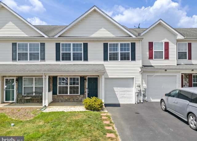 Property at 92 Fuzzy Tail Dr, Ranson, WV 25438, 3 beds, 2.5 baths