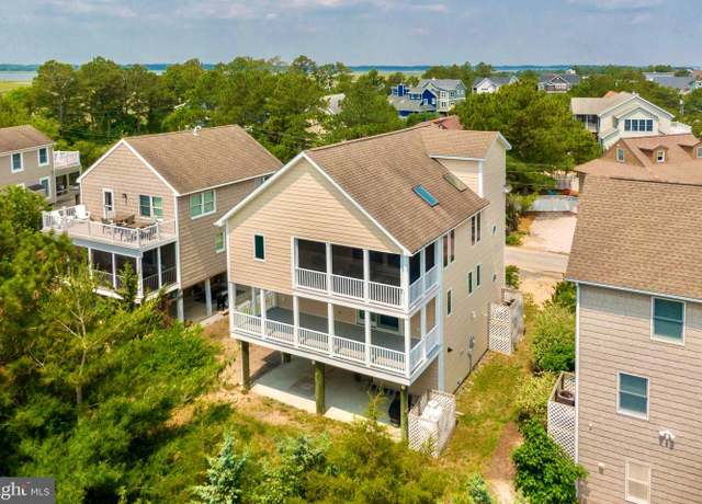 Property at 13 California Ave, Milton, DE 19968, 2 beds, 2.5 baths