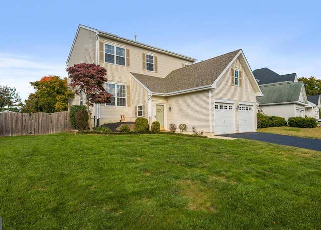 Property at 25 Shawnee Trl, Burlington Township, NJ 08016, 3 beds, 2.5 baths