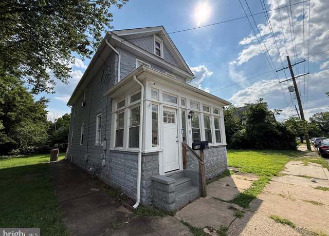 Property at 110 W Monroe St, Paulsboro, NJ 08066, 3 beds, 1 bath