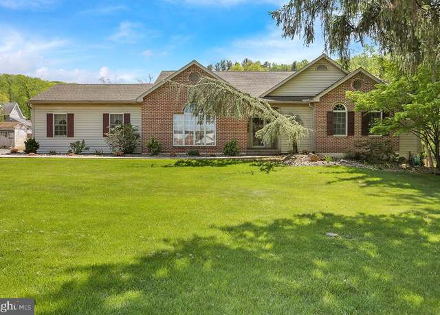 Property at 26 W Fairview St, Mohnton, PA 19540, 3 beds, 2 baths