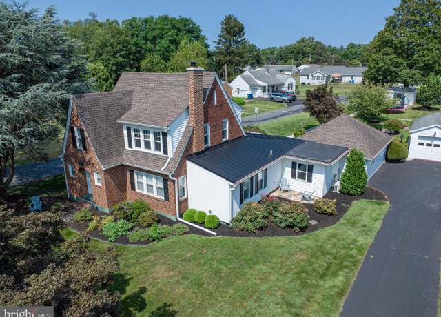 Property at 21 Charles St, Carlisle, PA 17013, 4 beds, 3 baths