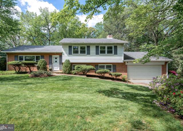 Property at 2006 Northbrook Dr, Lancaster, PA 17601, 4 beds, 2.5 baths