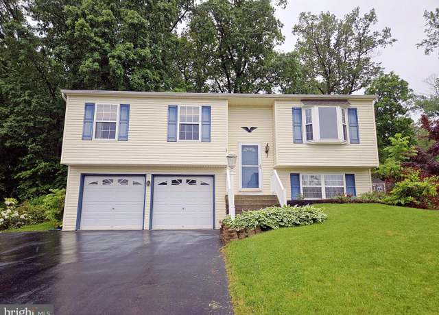 Property at 46 E Brookfield Dr, Lebanon, PA 17046, 3 beds, 1.5 baths