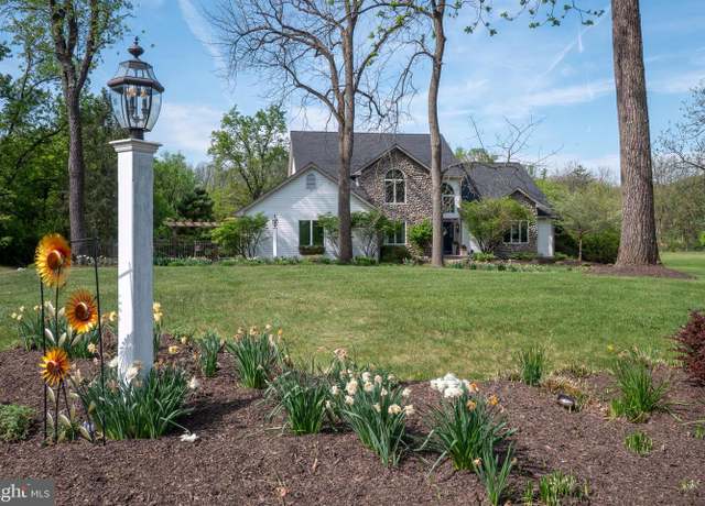 Property at 1560 Surrey Rd, Bethlehem, PA 18015, 5 beds, 3.5 baths