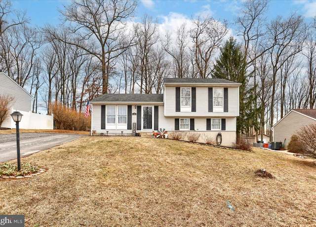 Property at 10 Cedar Ln, Stewartstown, PA 17363, 3 beds, 2 baths