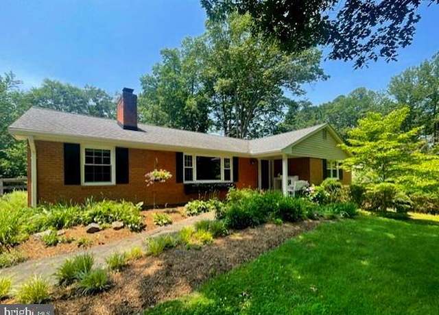 Property at 10704 Montgomery Dr, Manassas, VA 20111, 3 beds, 3 baths