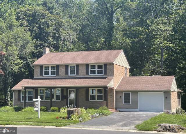 Property at 1221 Lakewood Dr, Wilmington, DE 19803, 4 beds, 2.5 baths
