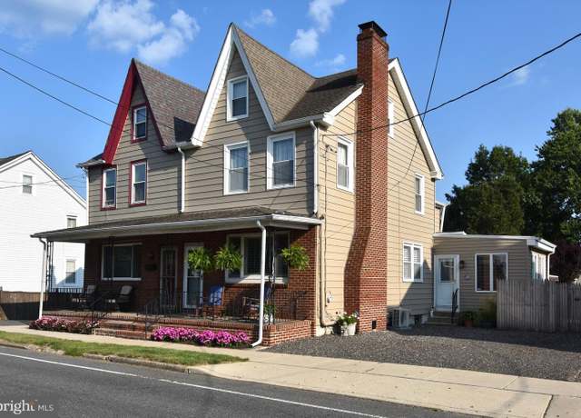 Property at 438 W Broad St, Burlington, NJ 08016, 4 beds, 2 baths