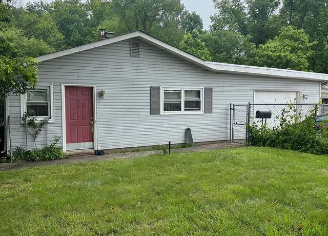 Property at 46 Yellowood Dr, Levittown, PA 19057, 3 beds, 1.5 baths