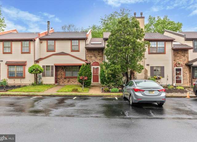 Property at 1019 Bancroft Pl, Warminster, PA 18974, 2 beds, 2.5 baths