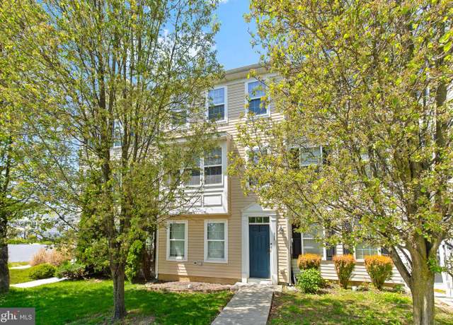 Property at 320 Pennshire Dr, Lancaster, PA 17603, 3 beds, 2.5 baths