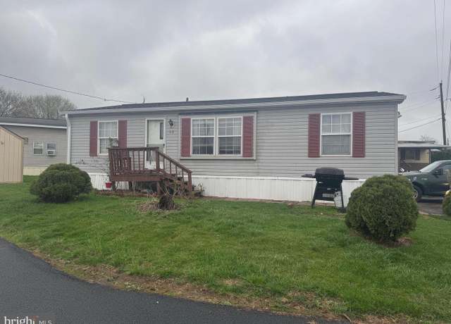 Property at 22 Green Acres Trailer Ct, Lebanon, PA 17046, 3 beds, 2 baths