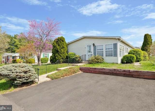 Property at 14 Juniper Ct W, Harleysville, PA 19438, 2 beds, 2 baths