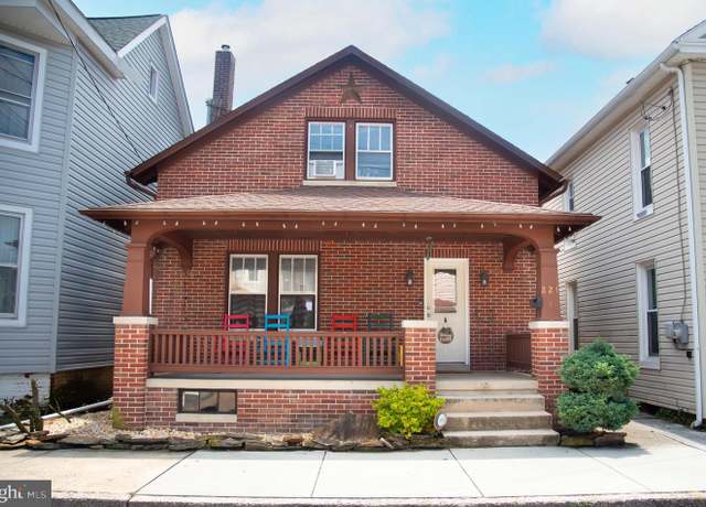 Property at 221 Locust St, Hanover, PA 17331, 2 beds, 1 bath