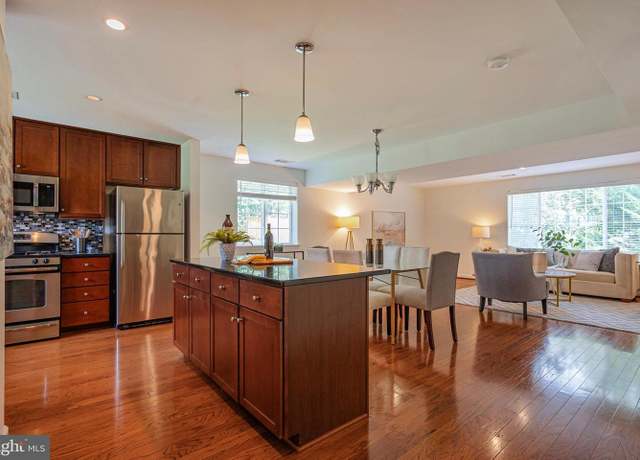 Property at 4117 S Four Mile Run Dr Unit A, Arlington, VA 22204, 3 beds, 2.5 baths